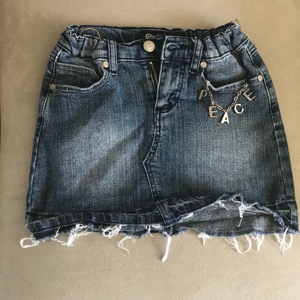 Girls distressed jean PEACE mini skirt. Size 6/8